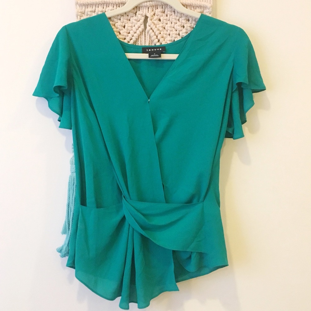 Trouve Flutter Sleeve Chiffon Top